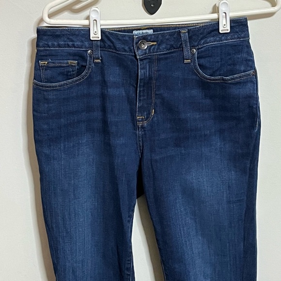 LL  Bean Classic Fit Blue Jeans Sz 8 - Picture 3 of 6